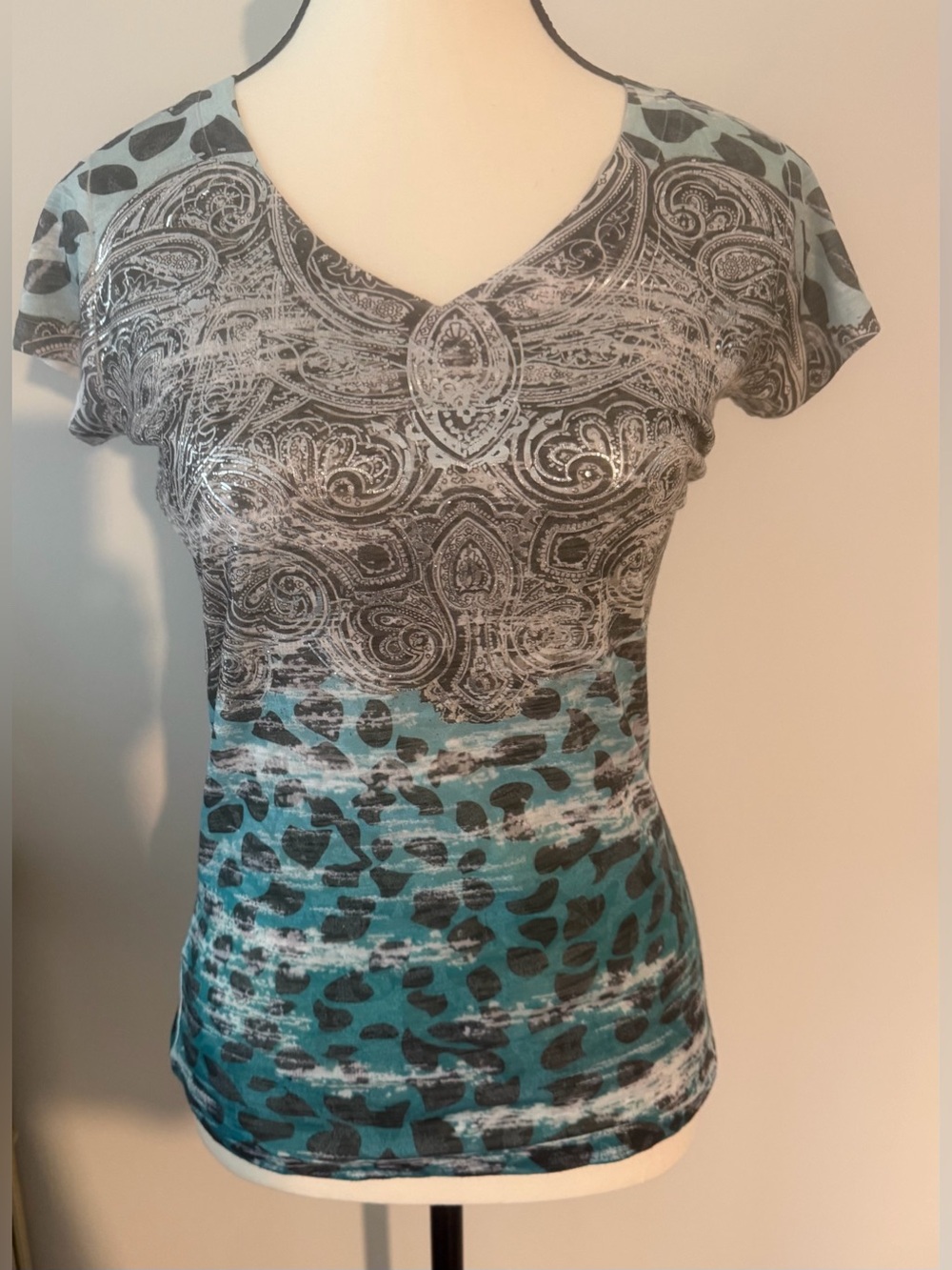 Cache Women's Teal and Gray Printed Short Sleeve Top Size XS